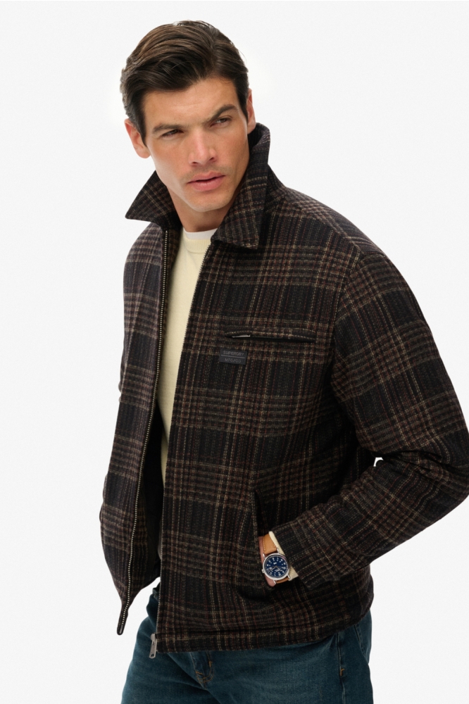 Superdry bruine heren jas | Model zijaanzicht