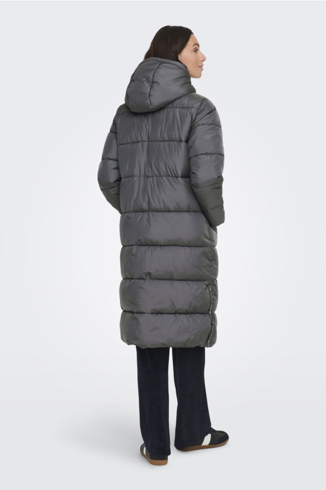 Only grijze dames jas | Model achteraanzicht