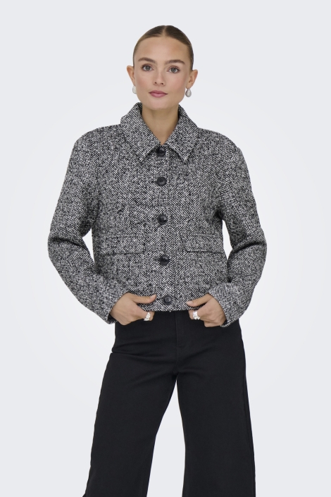 Jacqueline de Yong zwarte dames jas | Model vooraanzicht