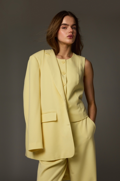 Pieces gele dames gilet | Model vooraanzicht