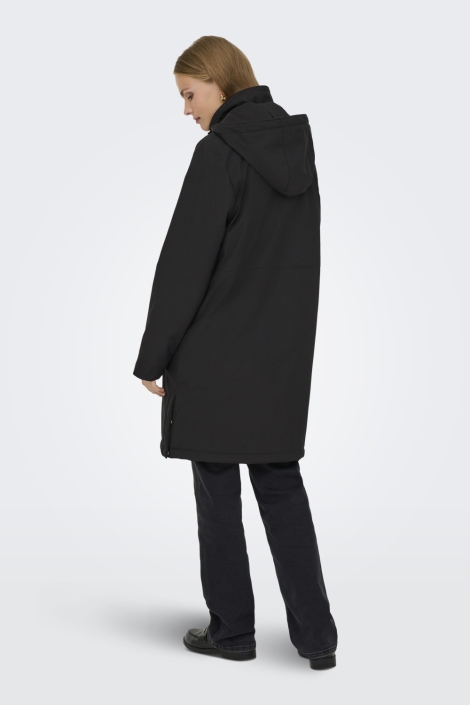Only zwarte dames jas | Model achteraanzicht