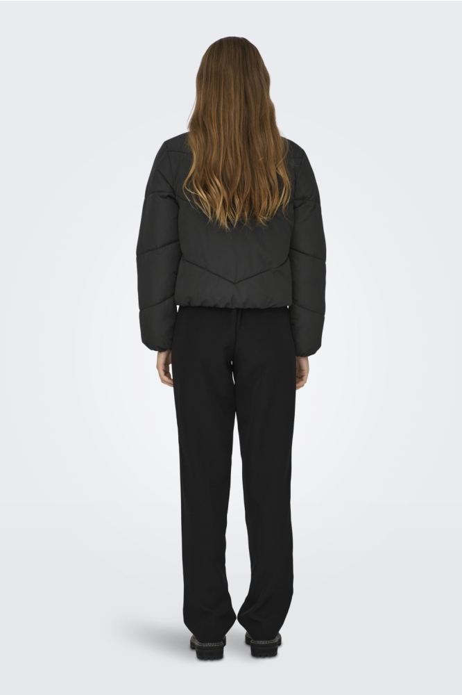 Only zwarte dames jas | Model achteraanzicht