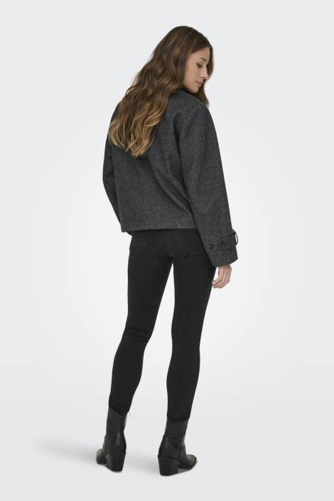 Only grijze dames jas | Model achteraanzicht
