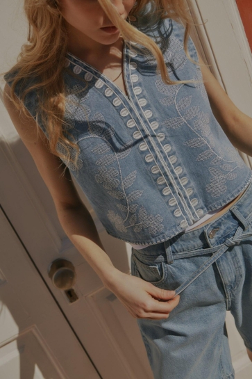 Only Vest ONLNOELLA EMB DNM WAISTCOAT SIJI 15375517 Light Blue Denim