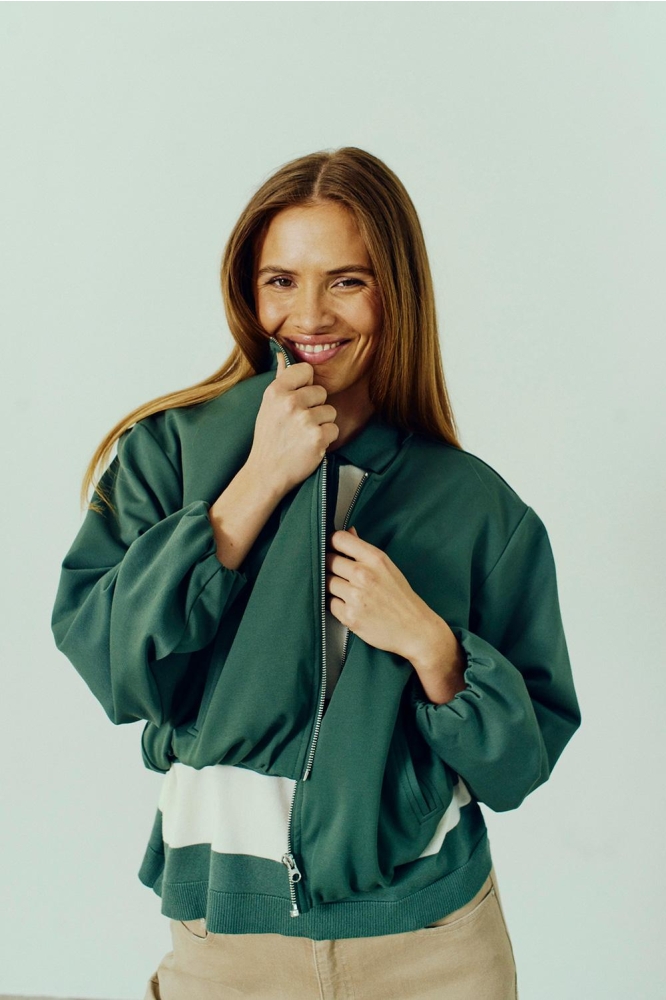 Freequent groene dames jas | Model vooraanzicht