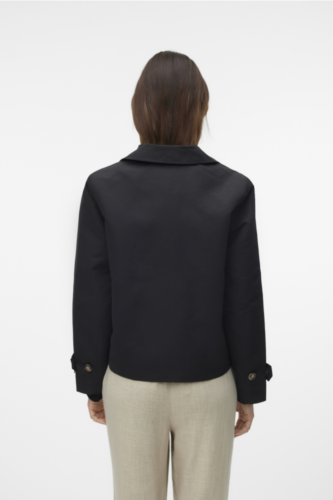 Vero Moda zwarte dames jas | Model achteraanzicht