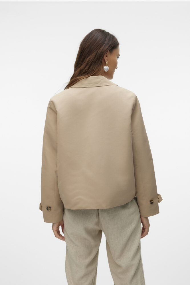Vero Moda beige dames jas | Model achteraanzicht