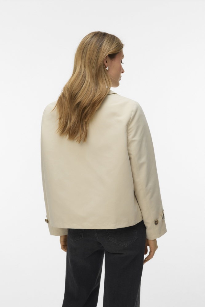 Vero Moda ecru dames jas | Model achteraanzicht