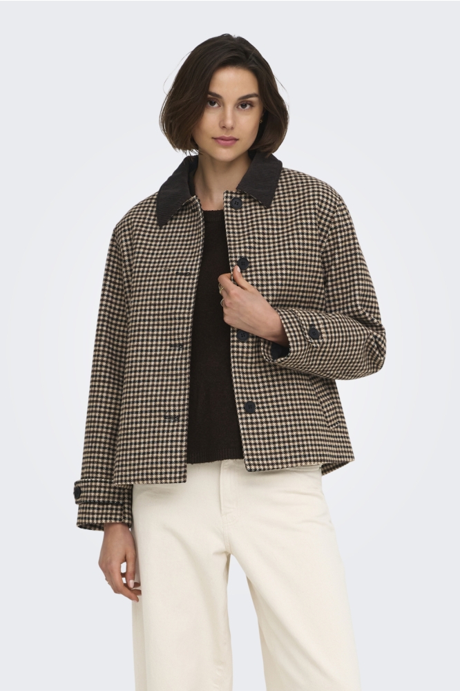 Jacqueline de Yong bruine dames jas | Model vooraanzicht