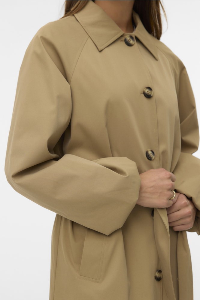 Vero Moda camel dames jas | Close up