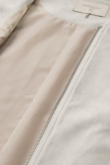 Freequent beige dames gilet | Close up