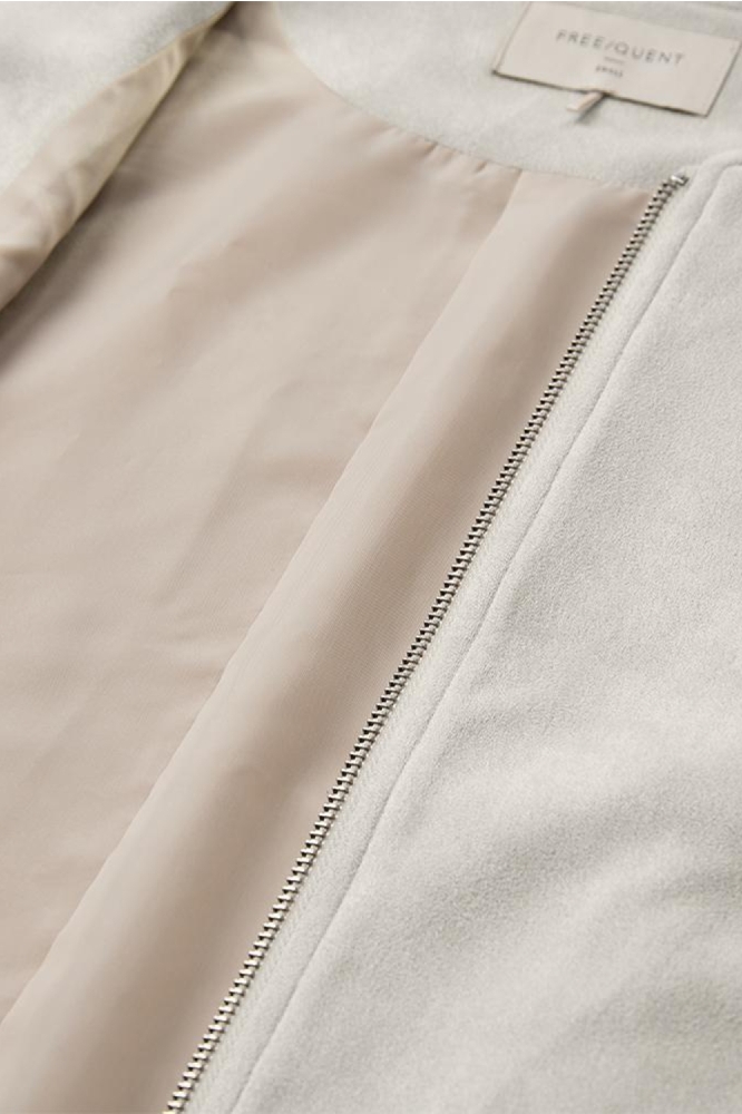 Freequent beige dames gilet | Close up