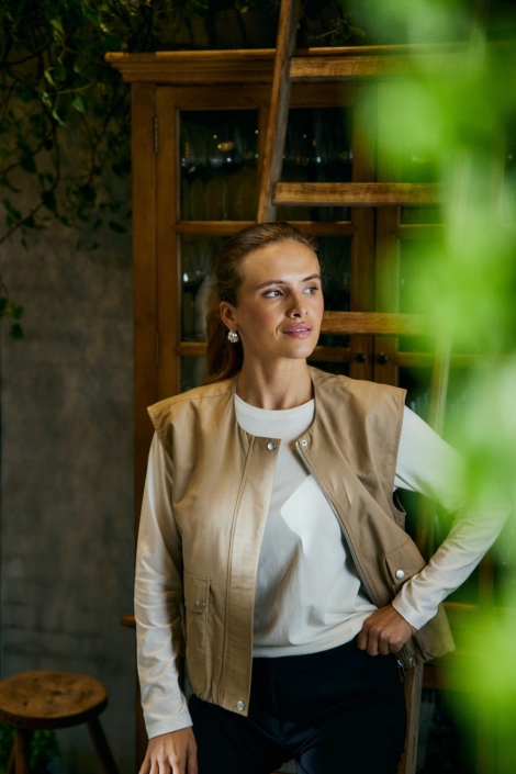 Freequent camel dames gilet | Sfeerbeeld, In situatie