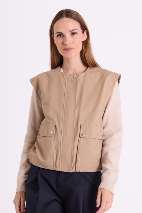 Freequent camel dames gilet | Model vooraanzicht