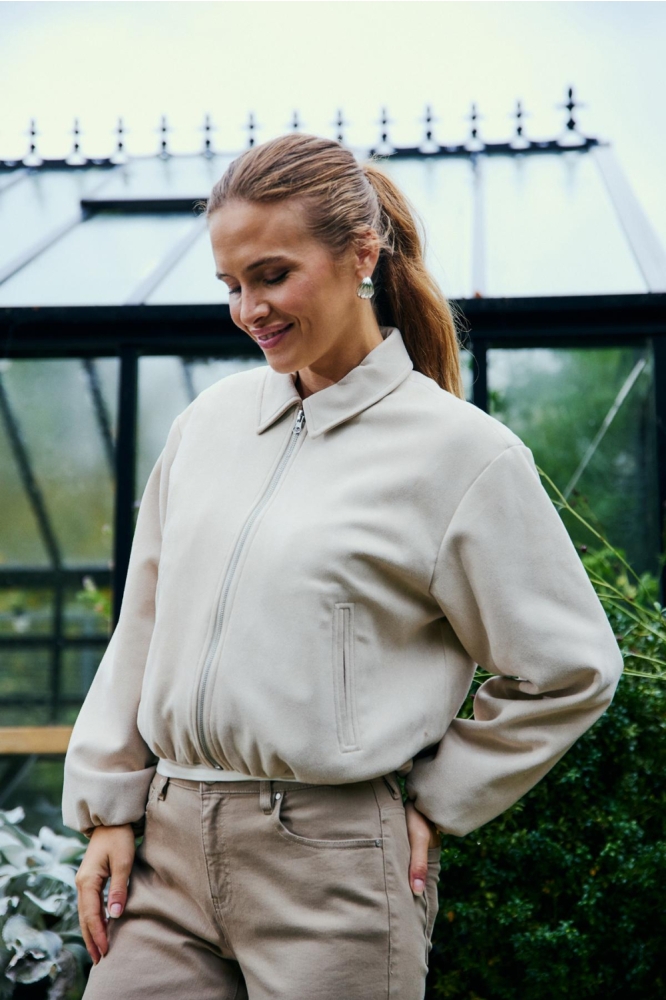 Freequent beige dames jas | Sfeerbeeld, In situatie