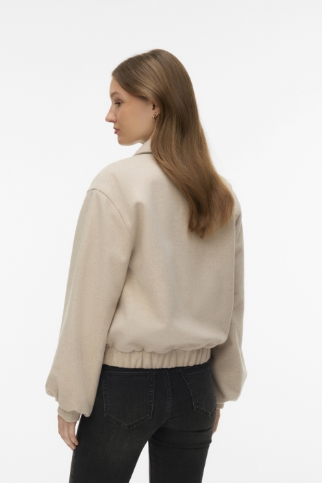Vero Moda beige dames jas | Model achteraanzicht
