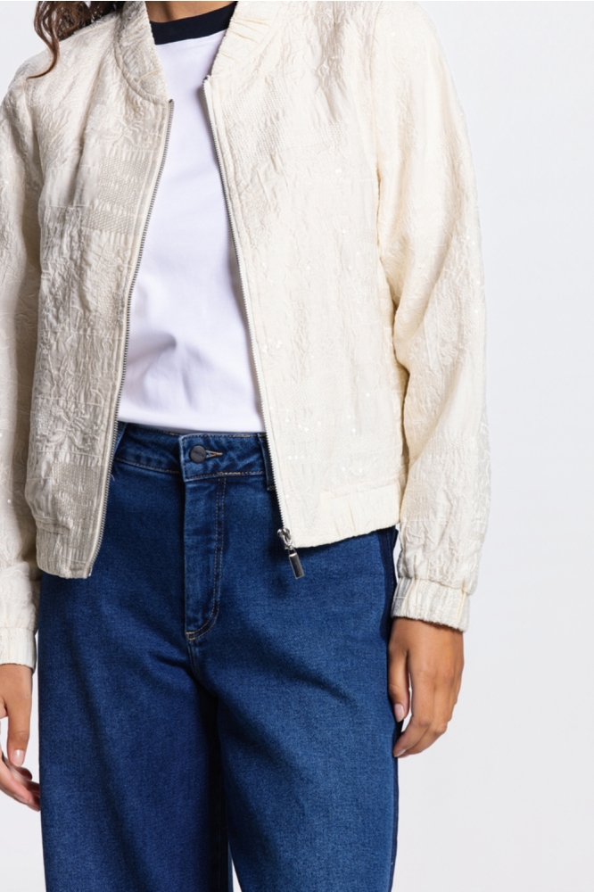 Juffrouw Jansen ecru dames jas | Close up