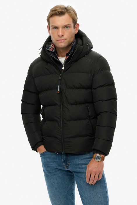 Superdry zwarte heren jas | Model vooraanzicht