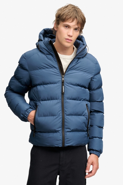 Superdry blauwe heren jas | Model vooraanzicht