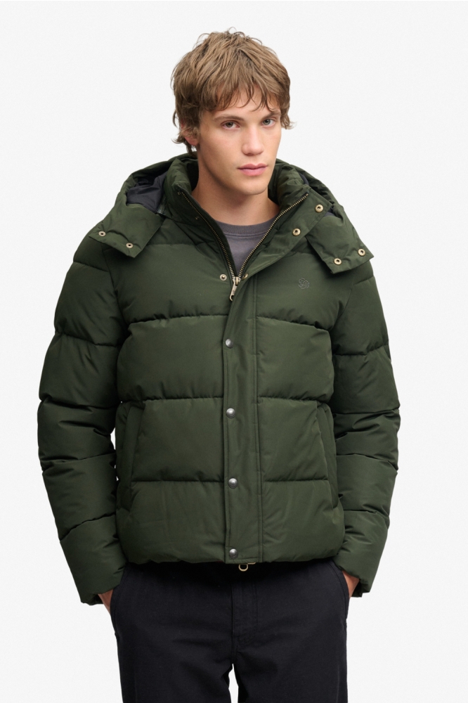 Superdry groene heren jas | Model vooraanzicht