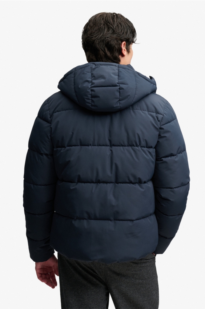 Superdry blauwe heren jas | Model achteraanzicht