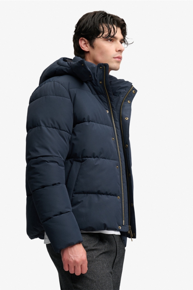 Superdry blauwe heren jas | Model zijaanzicht