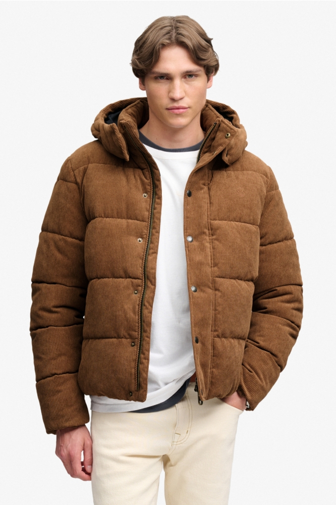 Superdry bruine heren jas | Model vooraanzicht
