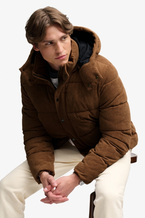 Superdry bruine heren jas | Model vooraanzicht