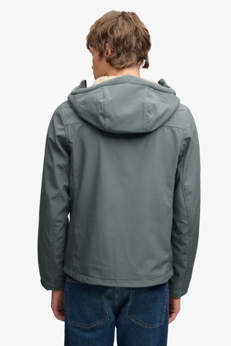Superdry groene heren jas | Model achteraanzicht
