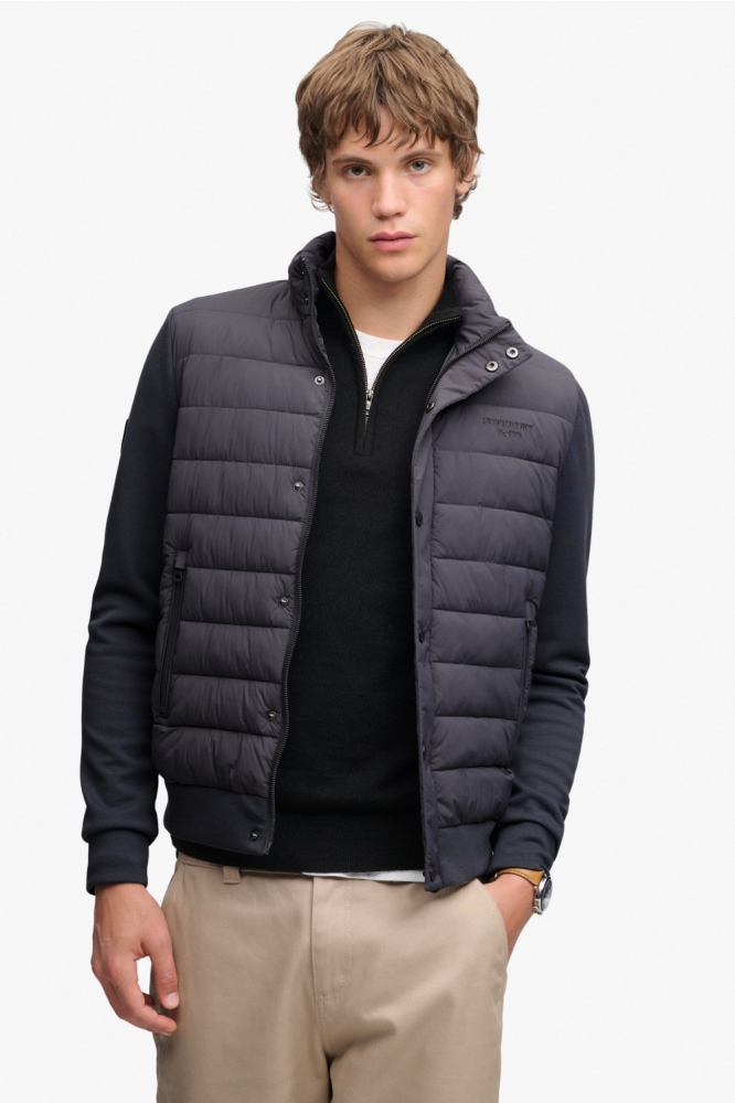 Superdry grijze heren jas | Model vooraanzicht