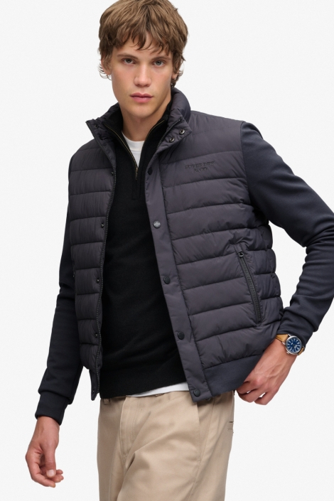 Superdry grijze heren jas | Model vooraanzicht