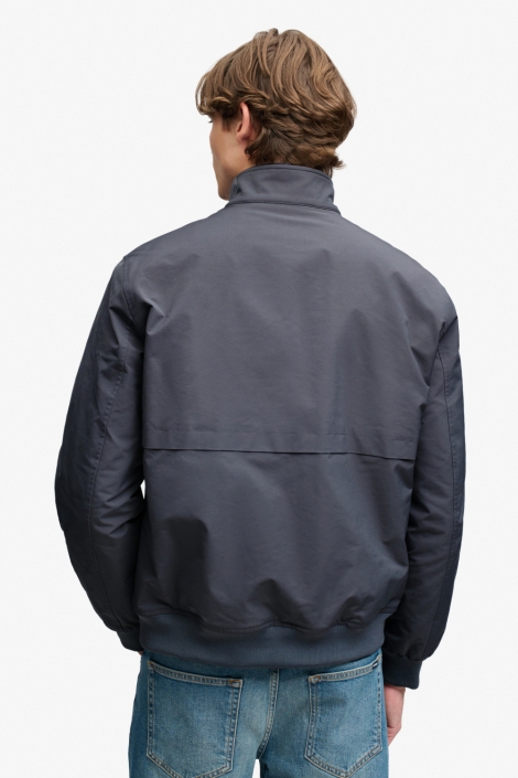 Superdry grijze heren jas | Model achteraanzicht
