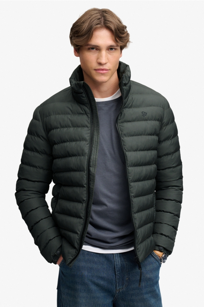 Superdry groene heren jas | Model vooraanzicht