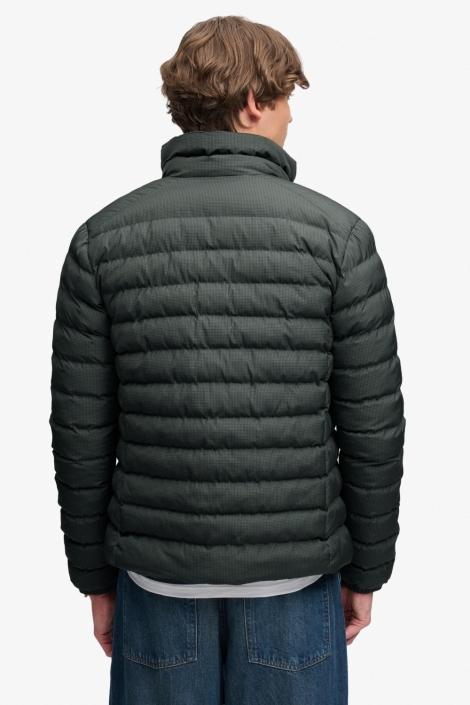 Superdry groene heren jas | Model achteraanzicht