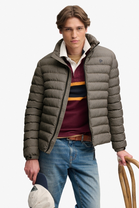 Superdry bruine heren jas | Model vooraanzicht