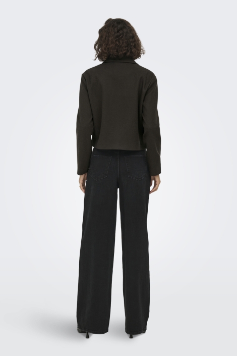 Jacqueline de Yong bruine dames jas | Model achteraanzicht