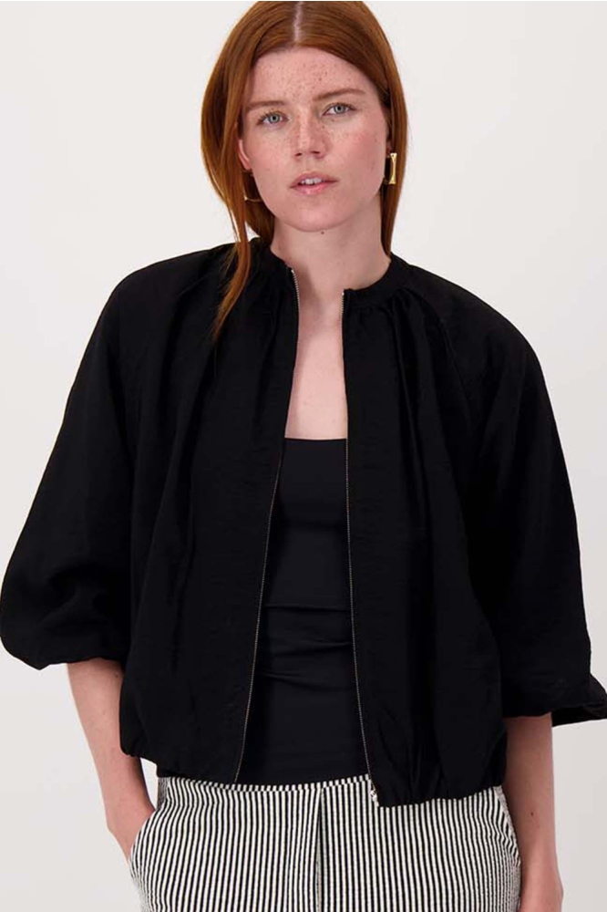 Zusss zwarte dames vest | Model vooraanzicht