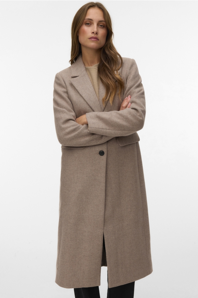 Vero Moda camel dames jas | Model vooraanzicht