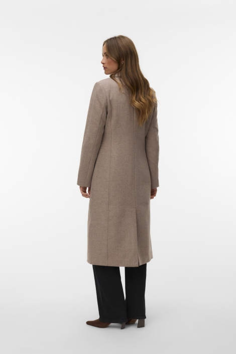 Vero Moda camel dames jas | Model achteraanzicht