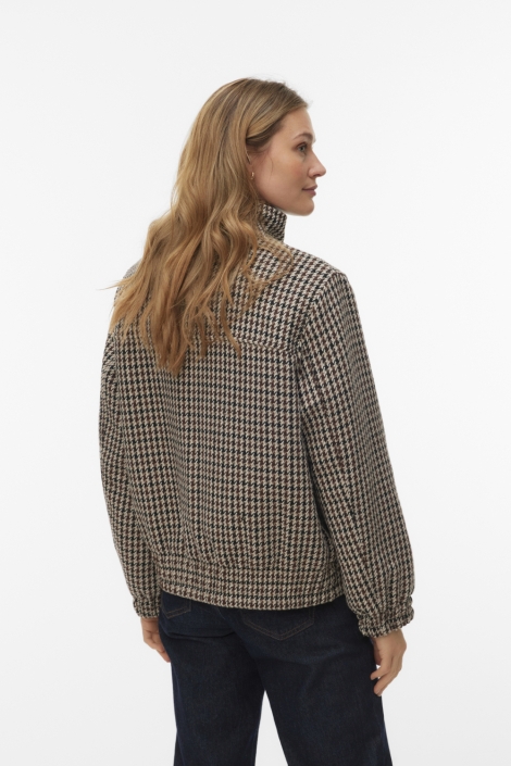 Vero Moda bruine dames jas | Model achteraanzicht