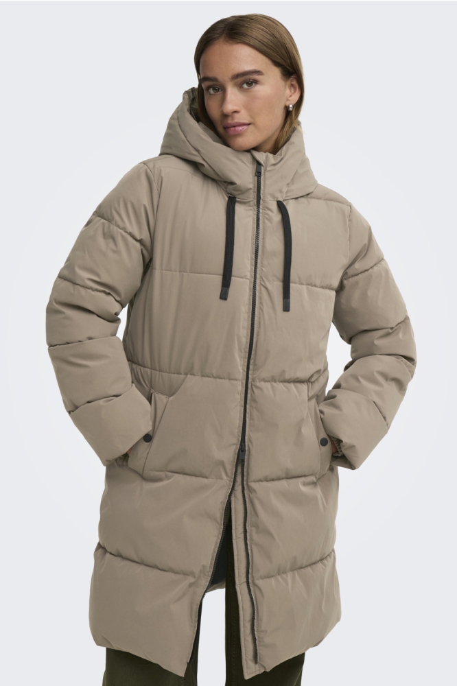 Jacqueline de Yong taupe dames jas | Model vooraanzicht
