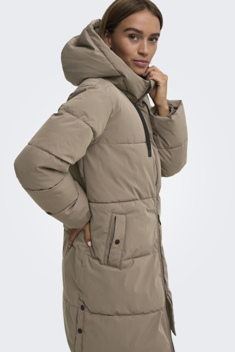 Jacqueline de Yong taupe dames jas | Model zijaanzicht