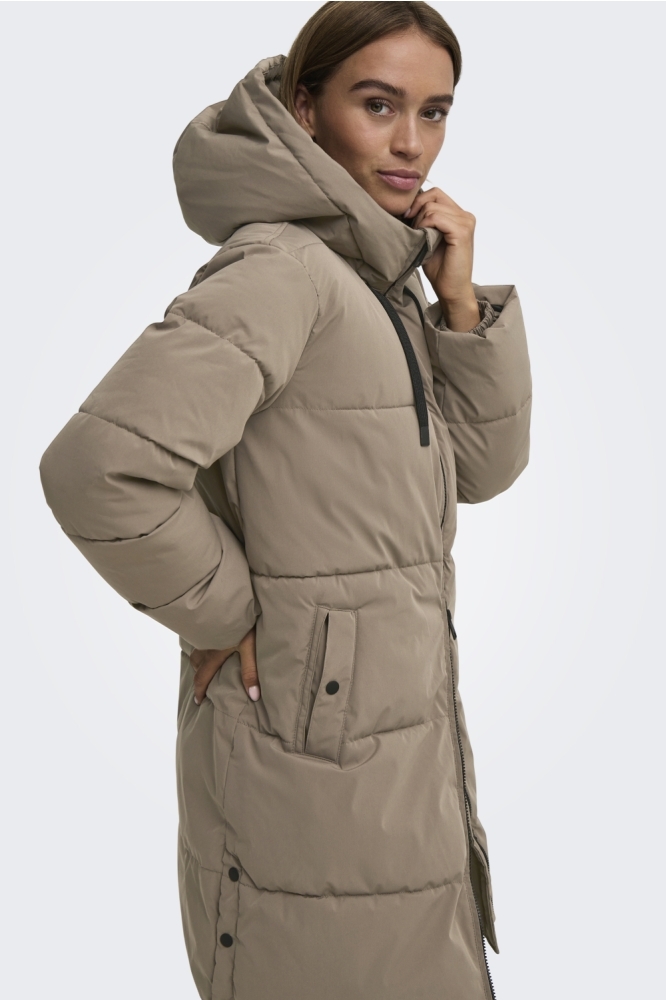 Jacqueline de Yong taupe dames jas | Model zijaanzicht