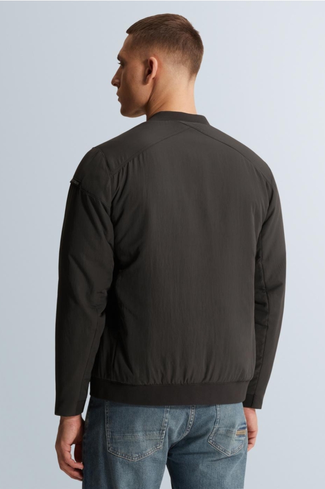 Cast Iron grijze heren jas | Model achteraanzicht