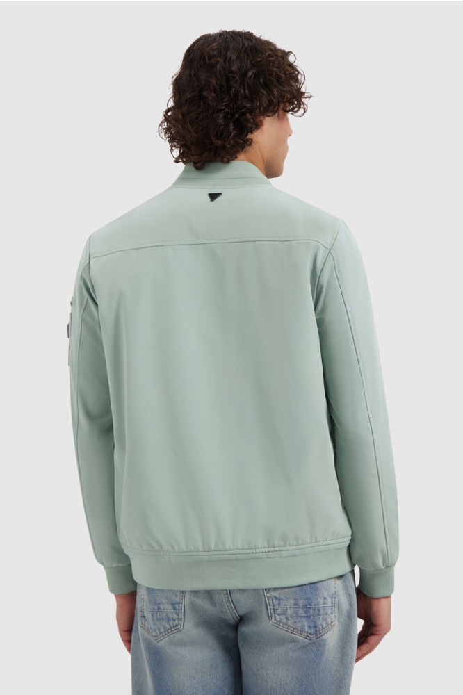 Pure Path groene heren jas | Model achteraanzicht