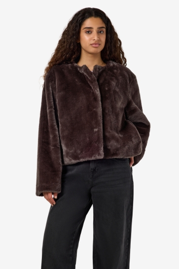 Noisy may Jas NMTOKYO O-NECK SHORT FUR JACKET DD 27037806 CHOCOLATE PLUM