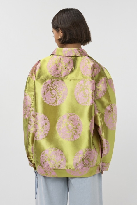 Studio Amaya roze dames blazer | Model achteraanzicht