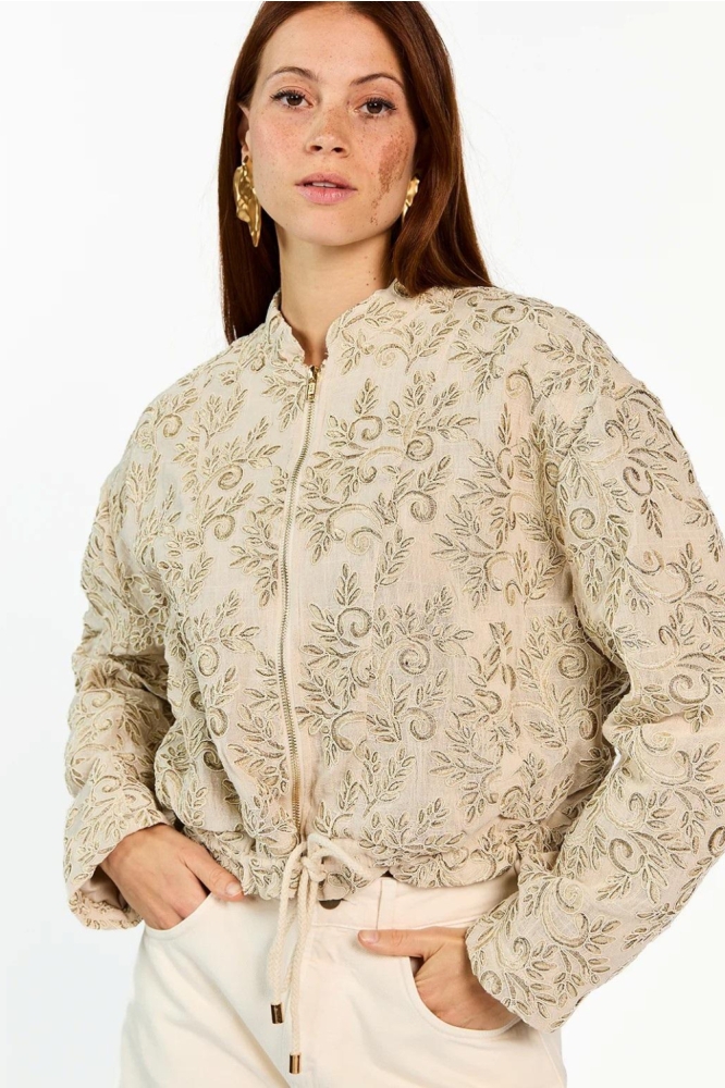 Aaiko ecru dames jas | Model vooraanzicht