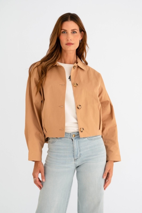 Maicazz camel dames jas | Model vooraanzicht