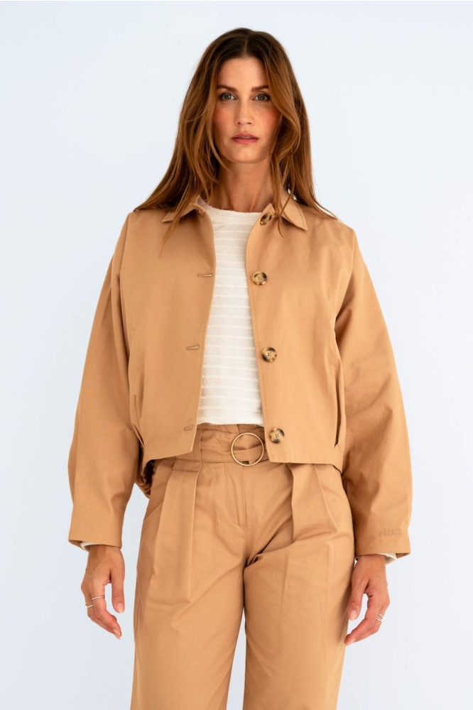 Maicazz camel dames jas | Model vooraanzicht